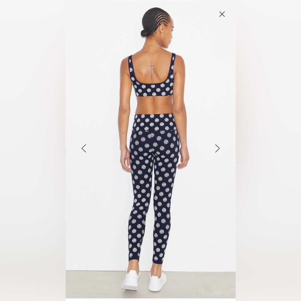 🆕🔹Tory Burch Navy and White T Monogram Patterned Leggings🔹 - Picture 3 of 8